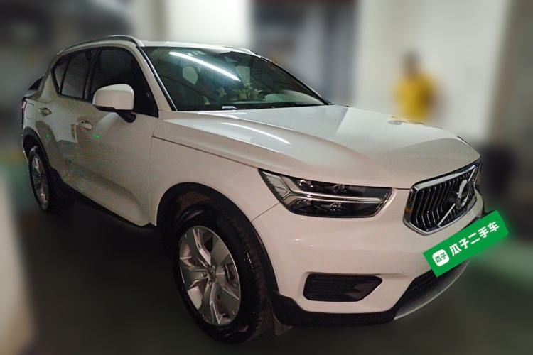 Used Volvo XC40 2019 T4 Four-Wheel Drive Dawn Ice White Front Right 45 Deg