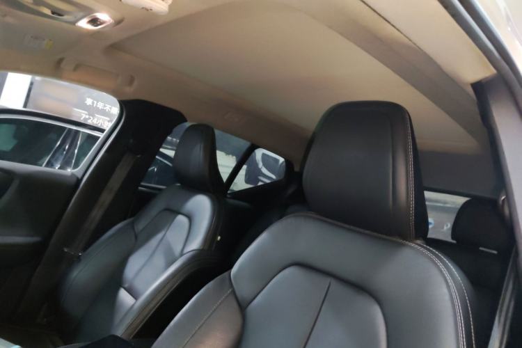 Used Volvo XC40 2019 T4 Four-Wheel Drive Dawn Ice White Headliner