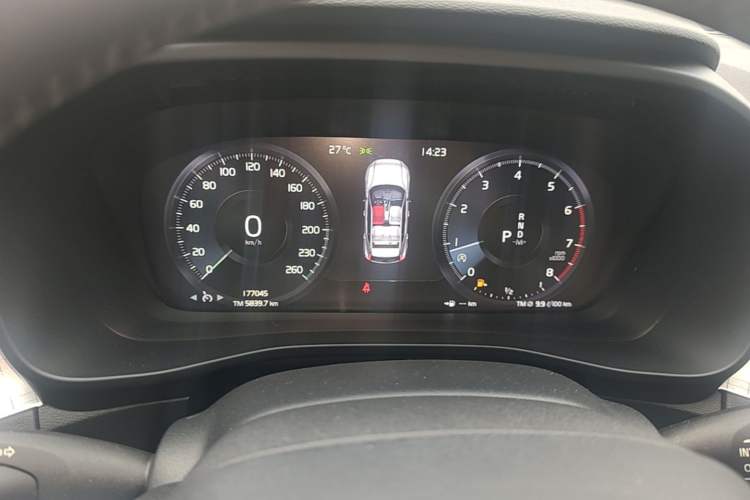 Used Volvo XC40 2019 T4 Four-Wheel Drive Dawn Ice White Instrument Cluster