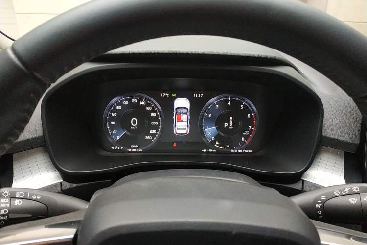 Used Volvo XC40 2019 T4 Four-Wheel Drive Dawn Ice White Instrument Cluster