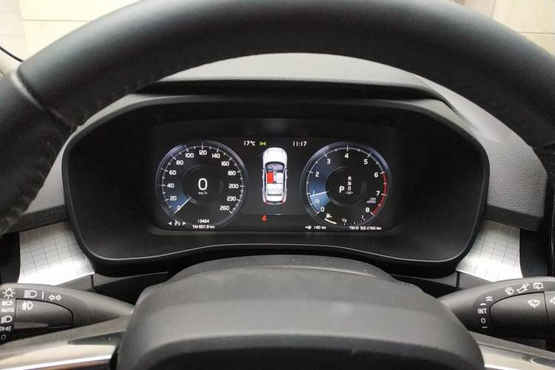 Used Volvo XC40 2019 T4 Four-Wheel Drive Dawn Ice White Instrument Cluster