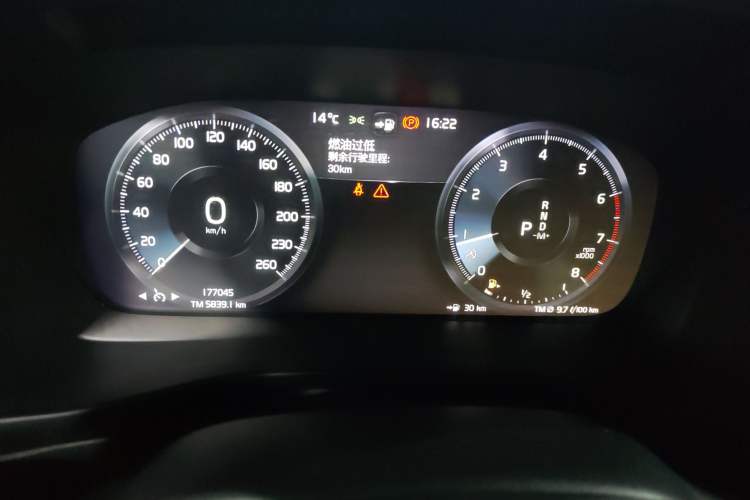 Used Volvo XC40 2019 T4 Four-Wheel Drive Dawn Ice White Instrument Cluster