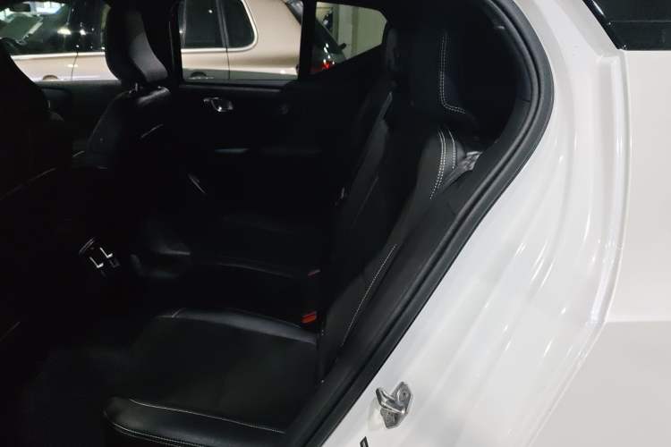 Used Volvo XC40 2019 T5 4x4 Sport Sunset Crystal White Interior 4