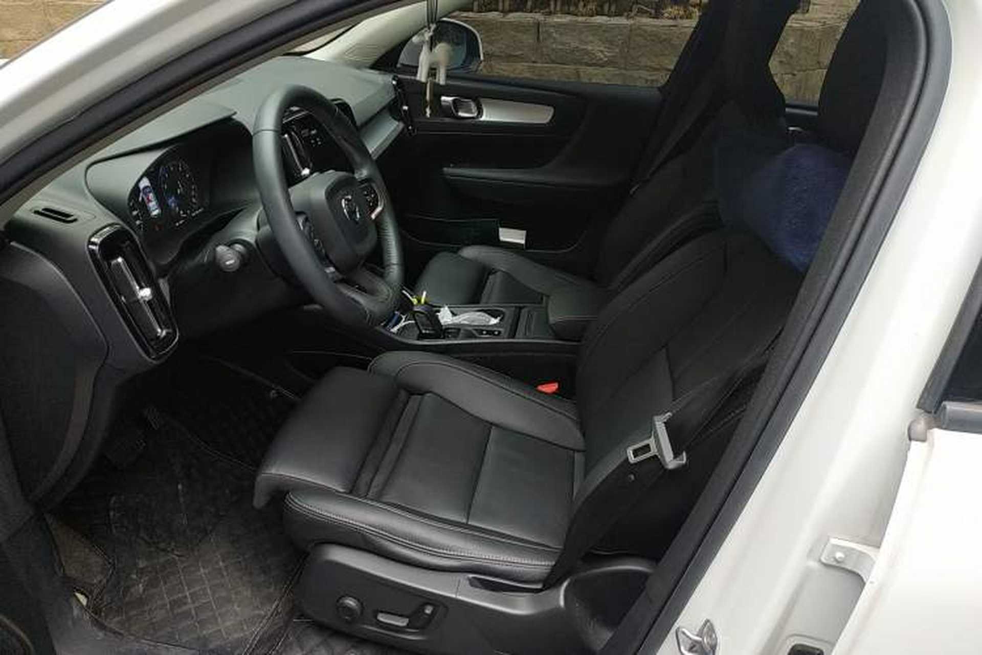 Used Volvo XC40 2019 T4 Four-Wheel Drive Dawn Ice White Left Front Seat