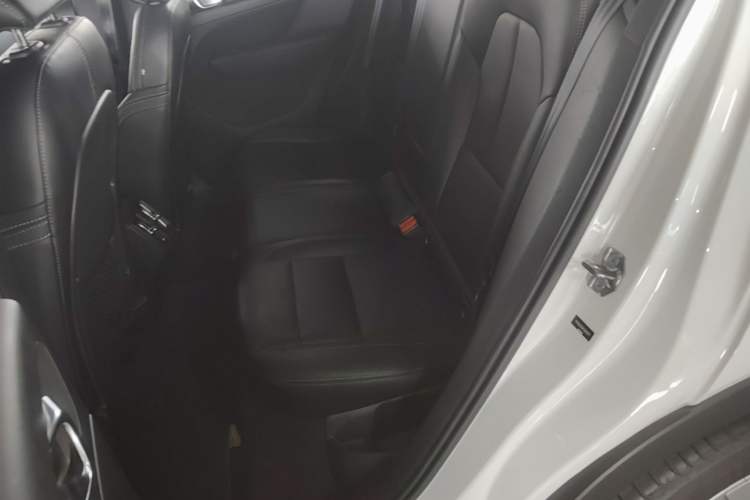 Used Volvo XC40 2019 T4 Four-Wheel Drive Dawn Ice White Left Rear Seat