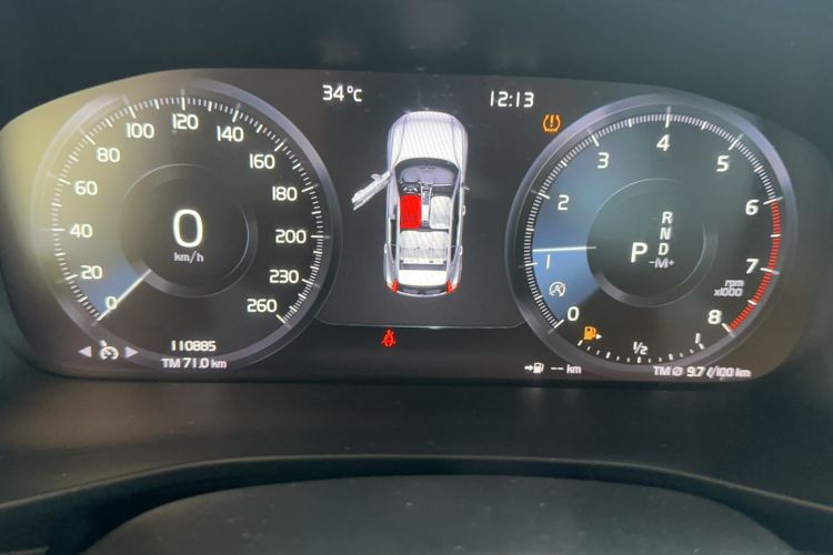 Used Volvo XC40 2019 T4 Four-Wheel Drive Dawn Ice White Odometer Close Up