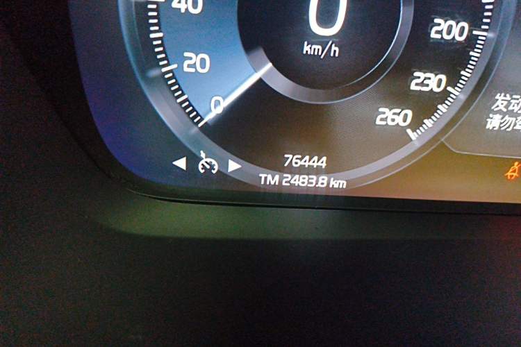 Used Volvo XC40 2019 T4 Four-Wheel Drive Dawn Ice White Odometer Close Up