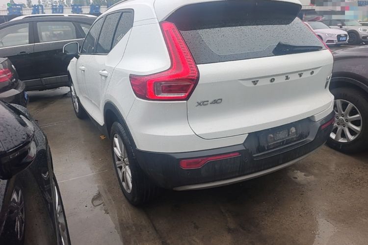 Used Volvo XC40 2019 T4 Four-Wheel Drive Dawn Ice White Rear Left 45 Deg