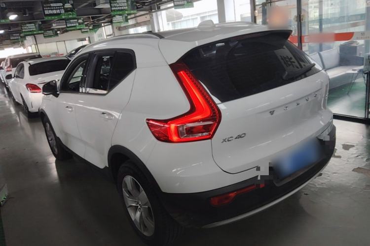 Used Volvo XC40 2019 T4 Four-Wheel Drive Dawn Ice White Rear Left 45 Deg