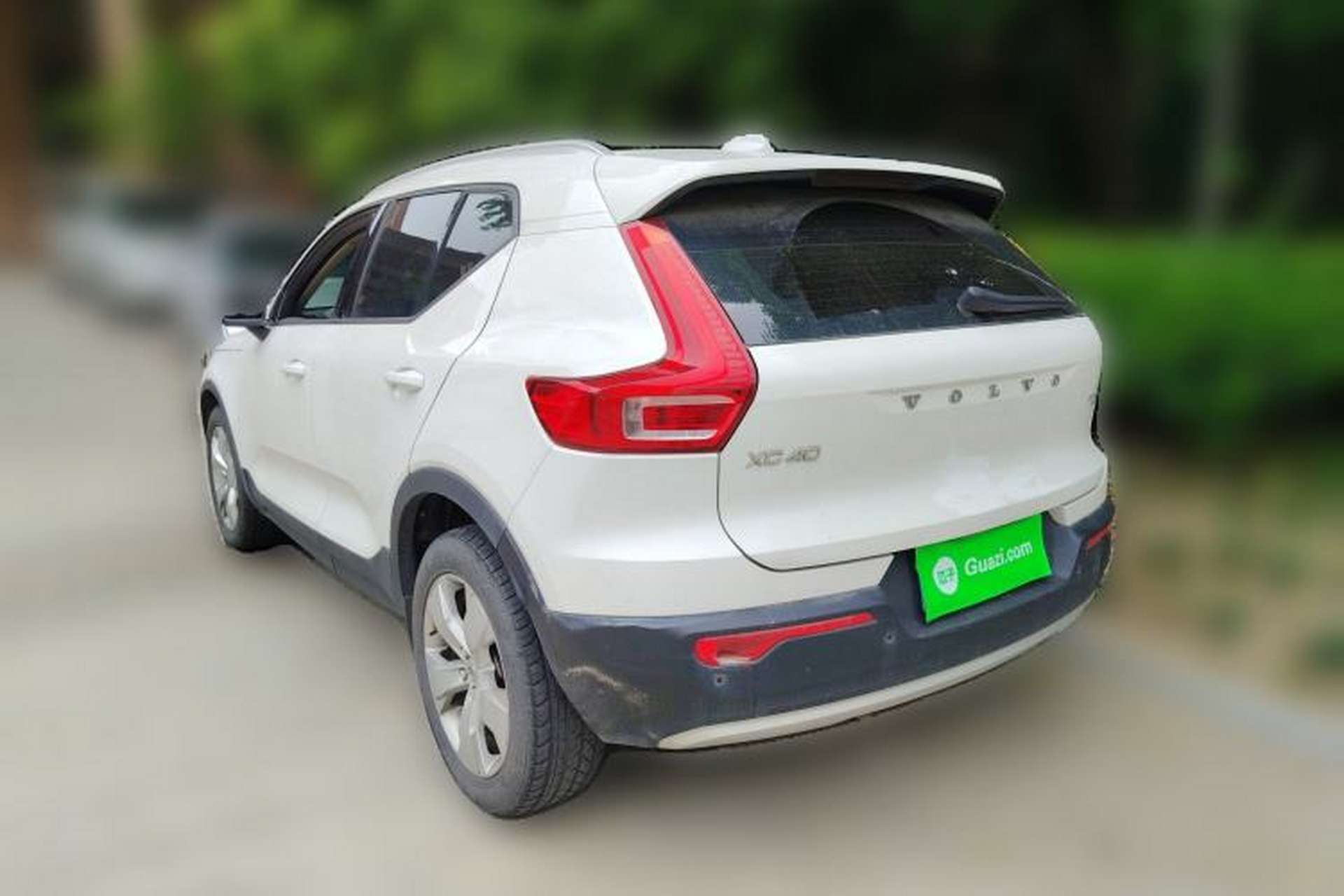 Used Volvo XC40 2019 T4 Four-Wheel Drive Dawn Ice White Rear Left 45 Deg