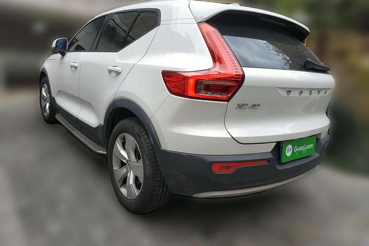 Used Volvo XC40 2019 T4 Four-Wheel Drive Dawn Ice White Rear Left 45 Deg
