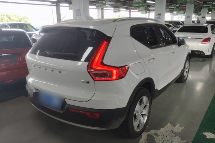 Used Volvo XC40 2019 T4 Four-Wheel Drive Dawn Ice White Rear Right 45 Deg