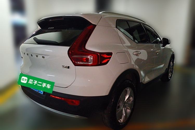 Used Volvo XC40 2019 T4 Four-Wheel Drive Dawn Ice White Rear Right 45 Deg