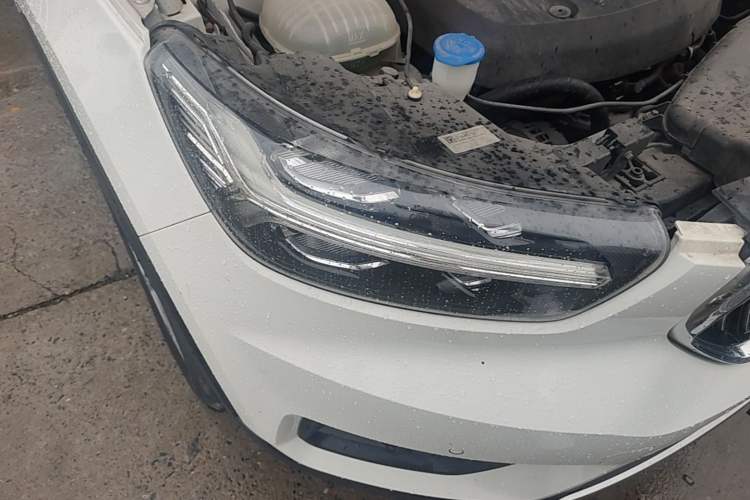 Used Volvo XC40 2019 T4 Four-Wheel Drive Dawn Ice White Right Front Headlight