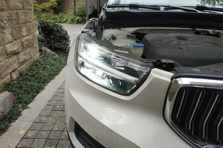 Used Volvo XC40 2019 T4 Four-Wheel Drive Dawn Ice White Right Front Headlight