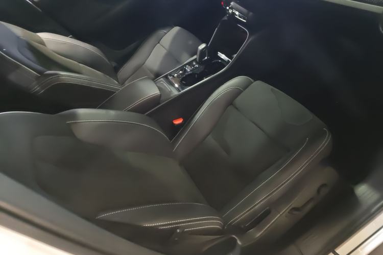Used Volvo XC40 2019 T5 4x4 Sport Sunset Crystal White Right Front Seat
