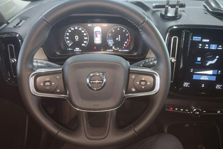 Used Volvo XC40 2019 T4 Four-Wheel Drive Dawn Ice White Steering Wheel