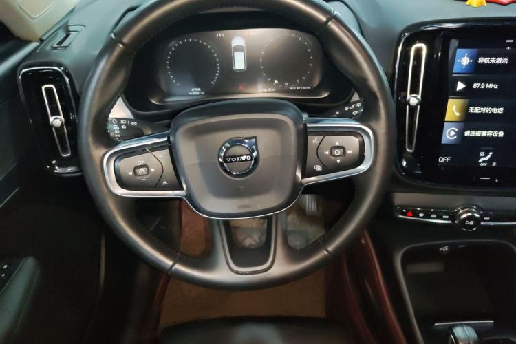 Used Volvo XC40 2019 T4 Four-Wheel Drive Dawn Ice White Steering Wheel