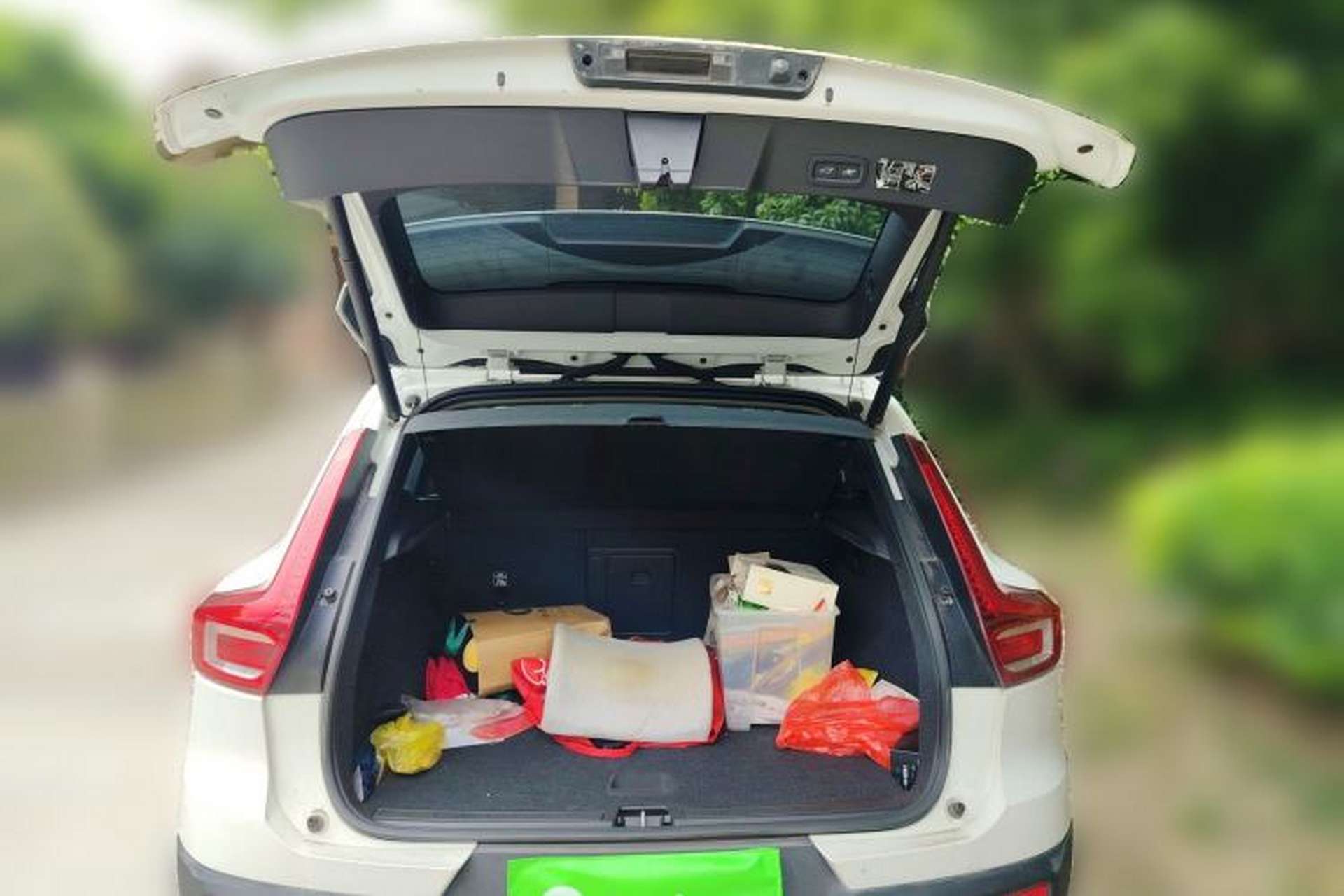 Used Volvo XC40 2019 T4 Four-Wheel Drive Dawn Ice White Trunk
