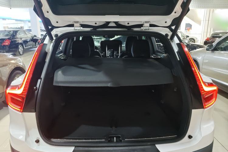 Used Volvo XC40 2019 T5 4x4 Sport Sunset Crystal White Trunk