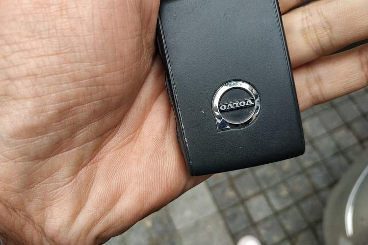 Used Volvo XC40 2019 T4 Four-Wheel Drive Dawn Ice White Vehicle Key