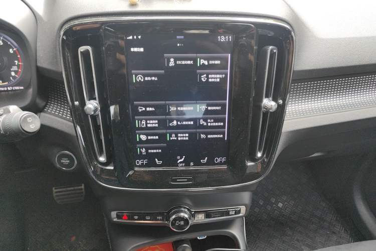 Used Volvo XC40 2020 T4 4x4 Smart Luxury Sport Edition Audio And AC Panel
