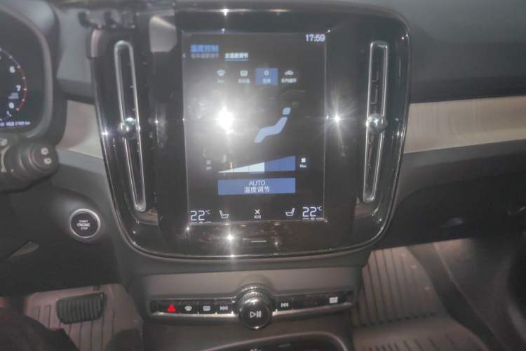 Used Volvo XC40 2020 T4 Four-Wheel Drive Smart Luxury Edition Audio And AC Panel