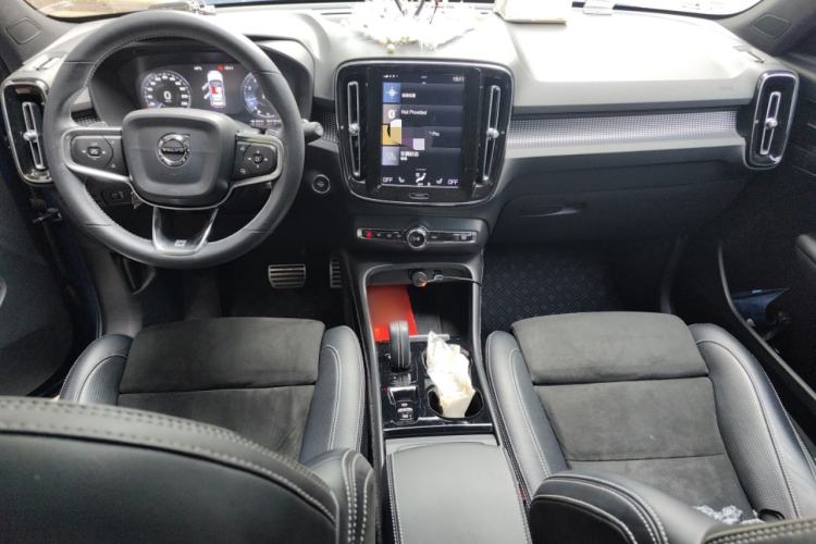 Used Volvo XC40 2020 T4 4x4 Smart Luxury Sport Edition Center Console