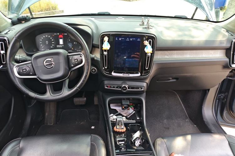 Used Volvo XC40 2020 T4 Four-Wheel Drive Smart Luxury Edition Center Console