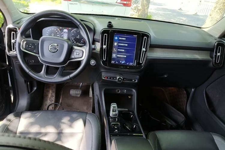 Used Volvo XC40 2020 T4 Four-Wheel Drive Smart Luxury Edition Center Console