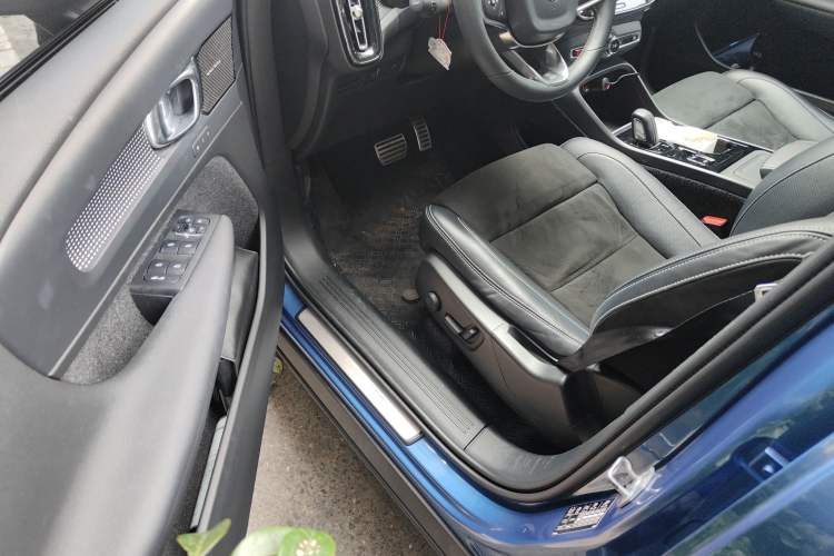 Used Volvo XC40 2020 T4 4x4 Smart Luxury Sport Edition Driver Seat