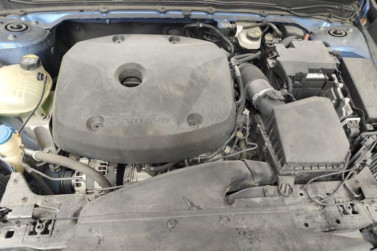 Used Volvo XC40 2020 T4 4x4 Smart Luxury Sport Edition Engine Bay