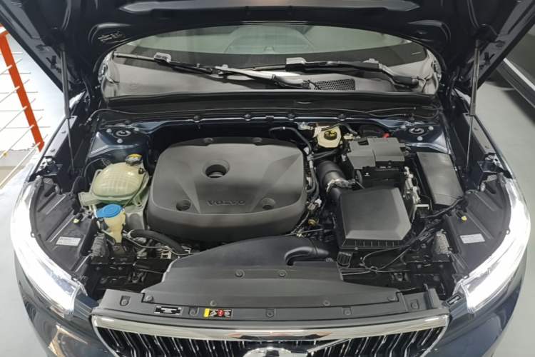 Used Volvo XC40 2020 T4 Four-Wheel Drive Smart Luxury Edition Engine Bay