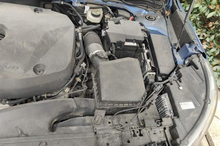 Used Volvo XC40 2020 T4 4x4 Smart Luxury Sport Edition Engine Bay Left