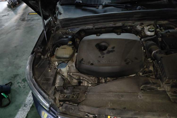 Used Volvo XC40 2020 T4 Four-Wheel Drive Smart Luxury Edition Engine Bay Right