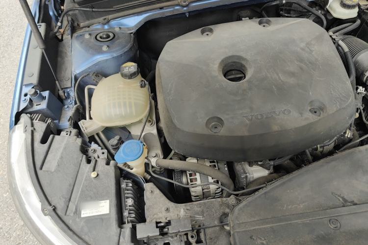 Used Volvo XC40 2020 T4 4x4 Smart Luxury Sport Edition Engine Bay Right