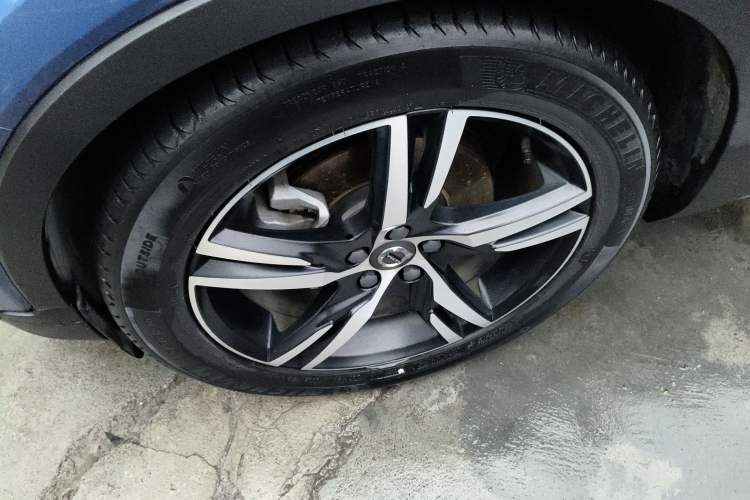 Used Volvo XC40 2020 T4 4x4 Smart Luxury Sport Edition Exterior 4