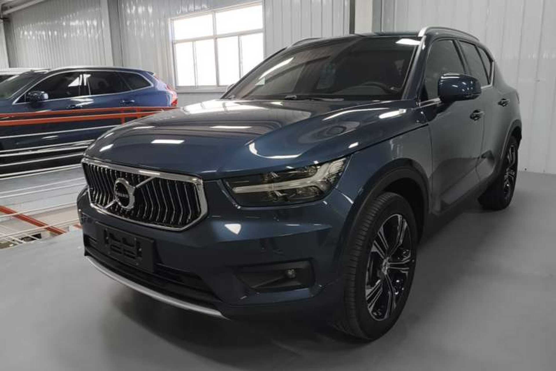 Used Volvo XC40 2020 T4 Four-Wheel Drive Smart Luxury Edition Front Left 45 Deg