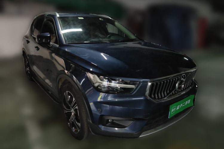 Used Volvo XC40 2020 T4 Four-Wheel Drive Smart Luxury Edition Front Right 45 Deg