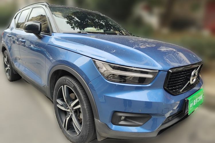 Used Volvo XC40 2020 T4 4x4 Smart Luxury Sport Edition Front Right 45 Deg