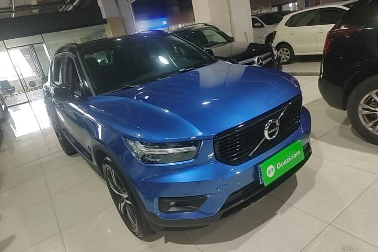 Used Volvo XC40 2020 T4 Four-Wheel Drive Smart & Sporty Edition Front Right 45 Deg