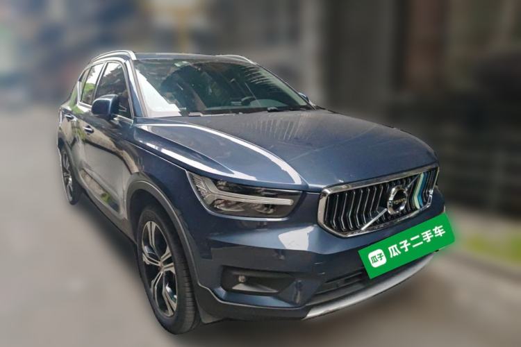Used Volvo XC40 2020 T4 Four-Wheel Drive Smart Luxury Edition Front Right 45 Deg