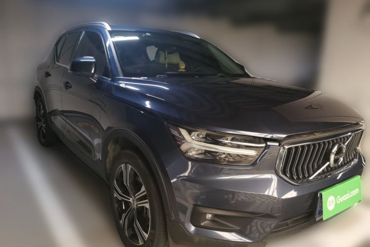 Used Volvo XC40 2020 T4 Four-Wheel Drive Smart & Sporty Edition Front Right 45 Deg