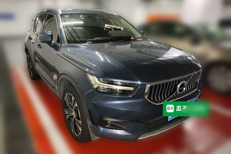 Used Volvo XC40 2020 T4 Four-Wheel Drive Smart Luxury Edition Front Right 45 Deg