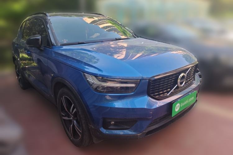 Used Volvo XC40 2020 T4 Four-Wheel Drive Smart & Sporty Edition Front Right 45 Deg