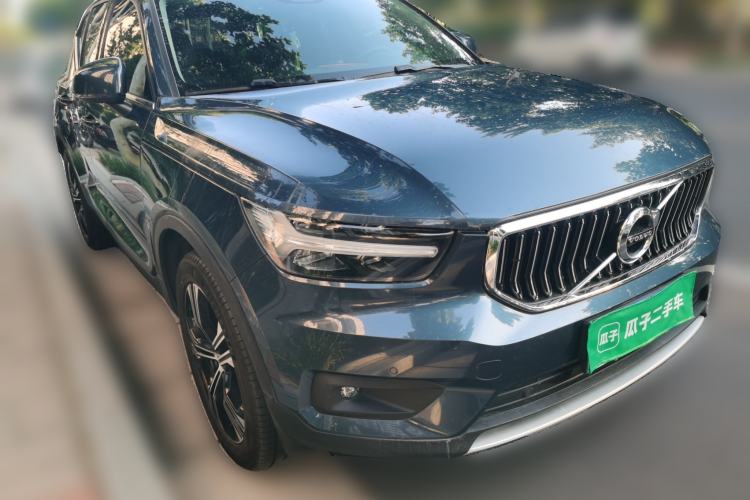 Used Volvo XC40 2020 T4 Four-Wheel Drive Smart Luxury Edition Front Right 45 Deg