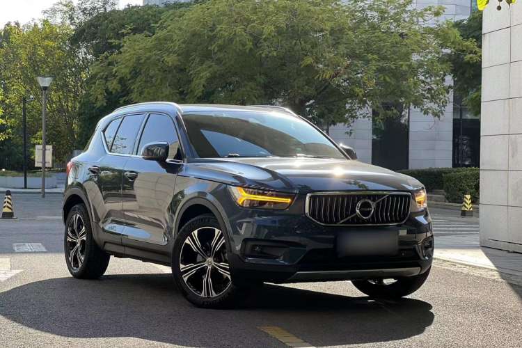 Used Volvo XC40 2020 T4 Four-Wheel Drive Smart Luxury Edition Front Right 45 Deg