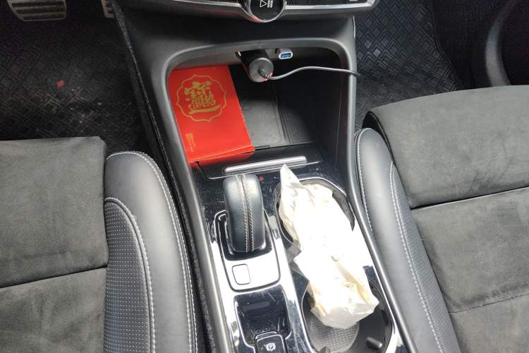 Used Volvo XC40 2020 T4 4x4 Smart Luxury Sport Edition Gear Lever