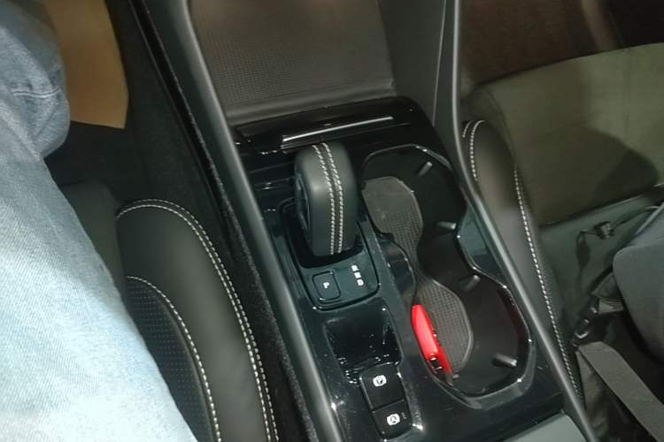 Used Volvo XC40 2020 T4 Four-Wheel Drive Smart & Sporty Edition Gear Lever