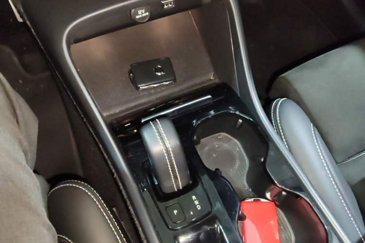 Used Volvo XC40 2020 T4 Four-Wheel Drive Smart & Sporty Edition Gear Lever